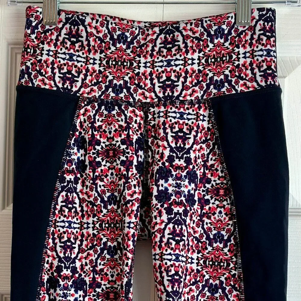Athleta Leggings Women's XS Navy & Coral Floral Athletic Capris Activewear
